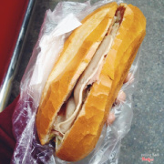 Bánh mì thập cẩm 20k