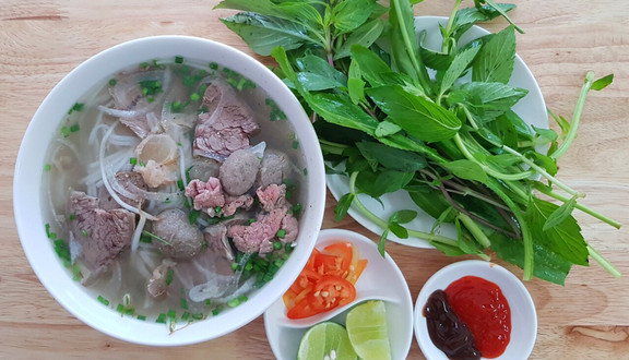 Tứ Hùng - Phở Bò & Mì Xào