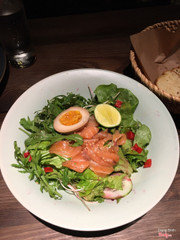 Salad cá hồi muối