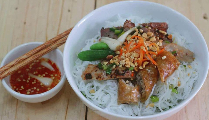 Cô Nguyệt - Bún Thịt Nướng & Bún Bò Xào