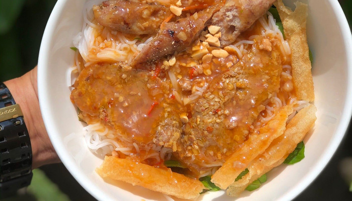 Bún Bò Nướng, Nem Nướng & Bò Thơm - Nguyễn Gia Trí