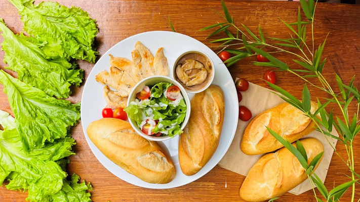 N2 - Bánh Mì Sốt Nấm & Bánh Mì Sốt Vang - Quỳnh Mai