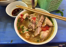 bún sườn móng giò