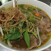 Bún bò bắp bò và thịt bò tái