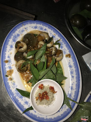 Dĩa ốc có giá 98k !