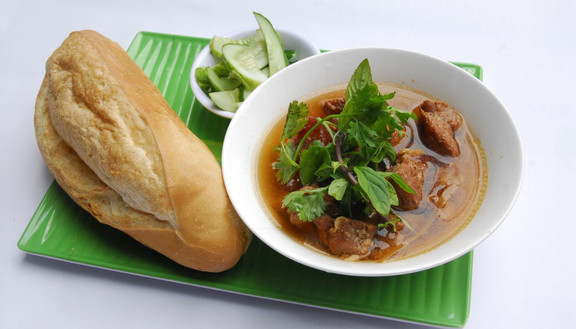 Bún Giả Cầy & Bánh Mì Sốt Vang