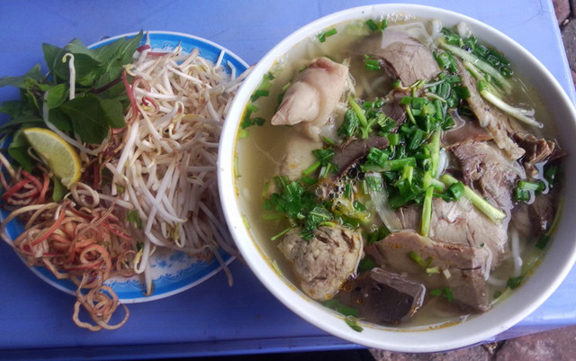 Nga Hoàng - Bún Bò Huế & Cháo Lòng