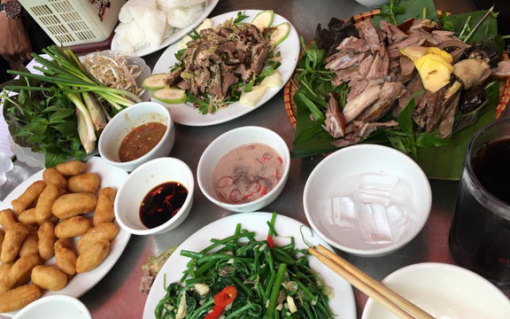 Phương Đông - Cơm Phở & Các Món Nhậu