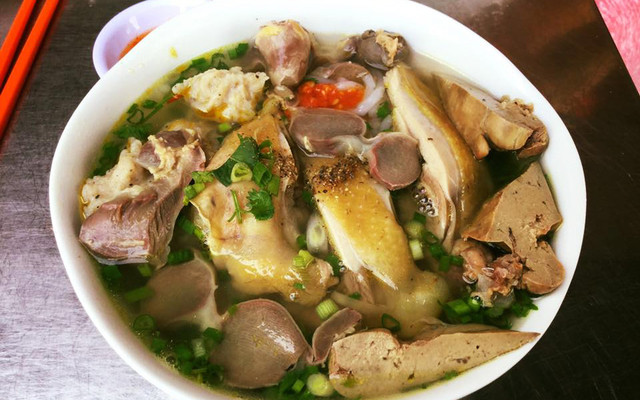 Bánh Canh Gà Cô Chín