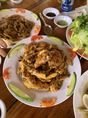 300K / 1kg nguyên con 600K , mới đầu đem ra nhiu đây tưởng nguyên con mà chút ét mới hỏi lại thì mới có 1 nửa còn lại đang nướng 