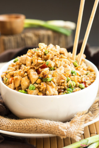 Cơm chiên cà ri đỏ gà
