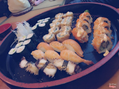 Sushi set 8 cho 3-4 người ăn 😍