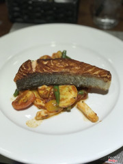 cá hồi áp chảo