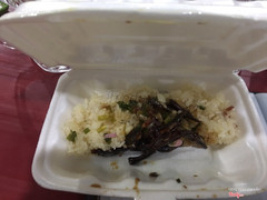 1 hộp xôi cá 10 ngàn mình kêu cho ít xôi