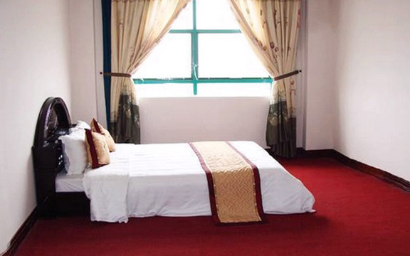 Đông Trường Sơn Hotel