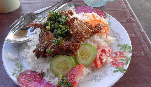 Cô Năm - Quán Cơm Bình Dân