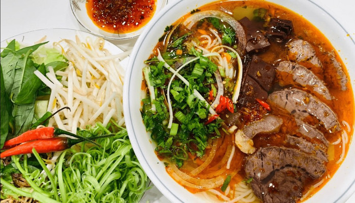 Chè Các Món & Bún Bò Huế - Lương Định Của