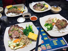 Đã thử , ăn khá ngon sườn ướp vừa vị , nước mắm ngọt đậm đà , hơi nhiều cơm được cái ngồi sạch sẽ mát mẻ phục vụ nhanh