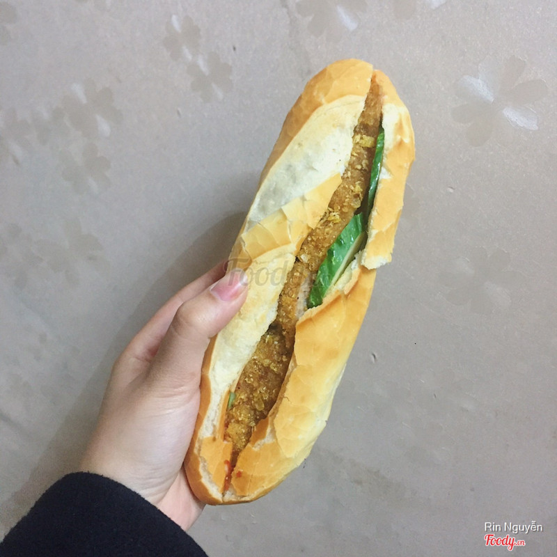 Bánh mì nem khoai