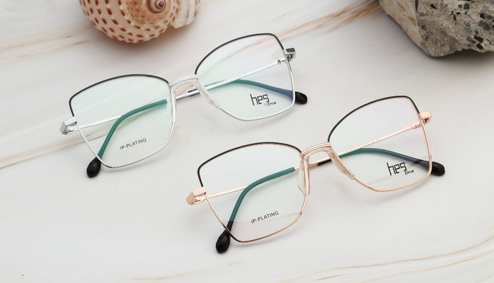 Mắt Kính LB - Cách Mạng Tháng 8