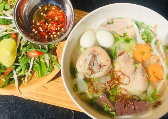 Quán Cô Chằn - Bánh Canh Bột Gạo Xắt Nhà Làm - Nguyễn Đình Chiểu