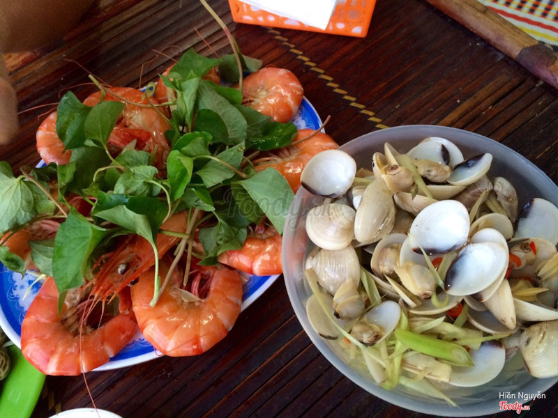 Ngao hấp 60k, tôm rất to nửa kí đĩa này 350k 