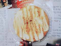 Bánh bông lan ở đây là siêu ngon luôn nha. Mà chỉ bán onl thôi. Bánh nhìn hình bé tí ai ngờ ra ngoài té ngửa. To quá to luôn. Ăn hai ngườ chắc chắn là no. Sốt bơ phô mai thì tuyệt vừa miệng không béo lắm. Bữa ăn thử ai dè ghiền. Bánh đủ các loại. Mình đặt ổ tròn 75k <3 