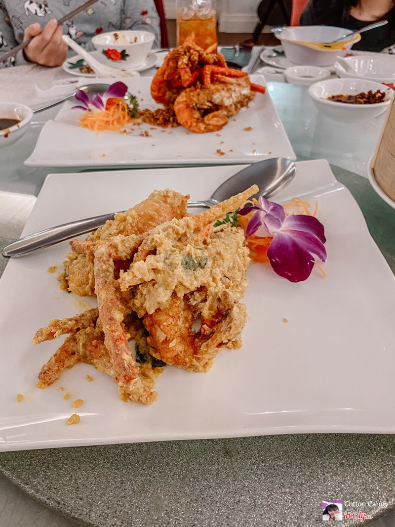 Cua sốt trứng muối.