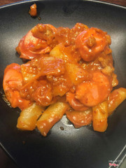 Bánh gạo cay xúc xích