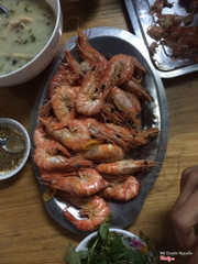 Tôm hấp bia. Giá 360k/kg
