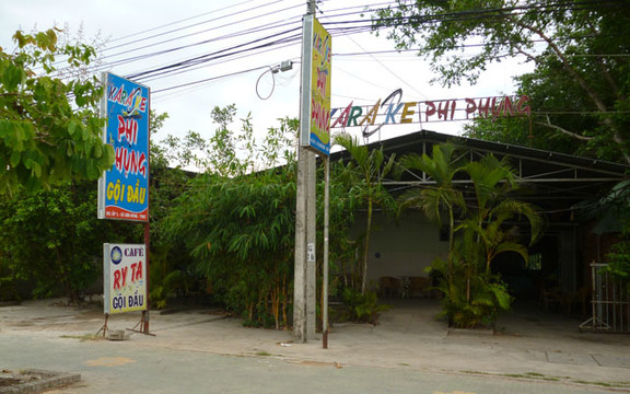 Phi Phụng Karaoke