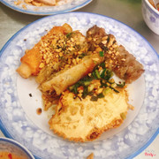 Chả giò, thịt nướng, chả cua, chạo tôm