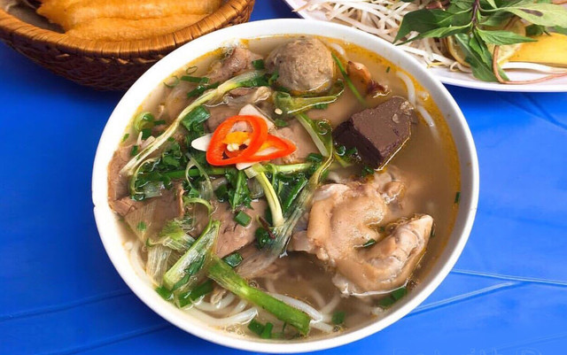 Sông Hương - Bún Bò Huế & Lẩu Đuôi Bò