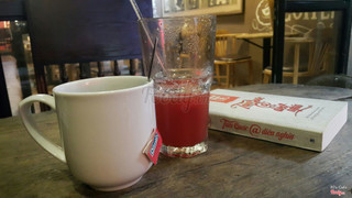 Mưa gió đọc sách ngâm thơ nào