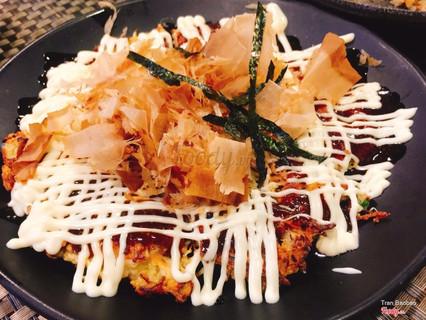 Bánh xèo giòn ngon, nhân hải sản nhiều 