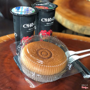 Chocolate cheesecake ạ. Tưởng ngọt lắm nhưng ko hề ạ. Bánh vẫn rõ vị cheese còn thêm vị socola là lạ mà lại mềm mại tan âm ẩm tan luôn trong miệng ý ạ trời ơii ưnggg 🖤🖤🖤