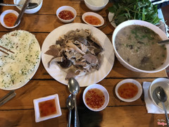 1 phần bánh hỏi và phần lòng 5ng ăn