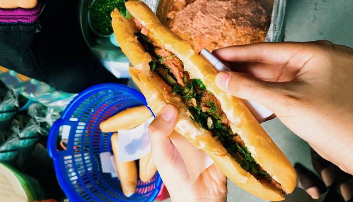 Bánh Mì Pate Rau - Hoàng Ngân