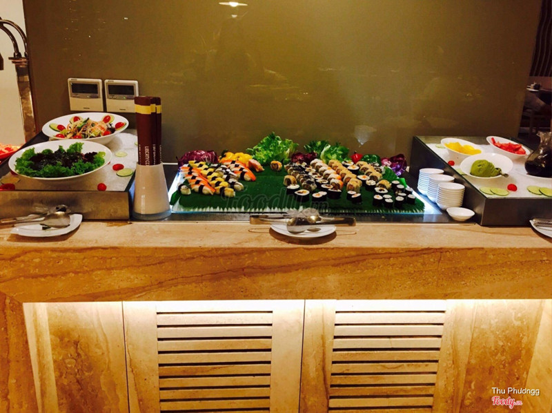 Quầy sushi và sashimi