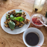 Lòng rán thập cẩm, nhìn vậy chứ ăn cũng nhiều đó