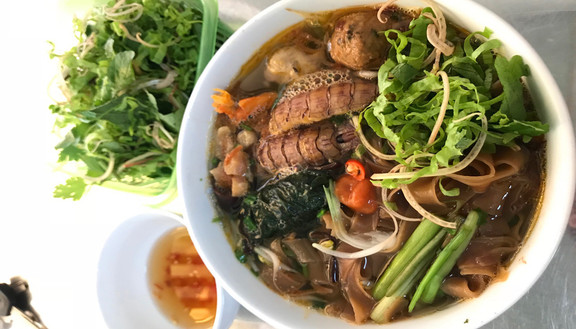 Hà Chiến - Bánh Đa Cua Bề Bề & Phở Bò