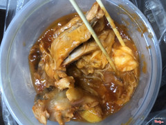 Giao tới chỉ có gà và phomai. Chưa kể món quá cay. Còn nước sốt giống như lấy chai tương còn nguyên đổ vào xaod ko nêm nếm gì cả. Quá thất vọng