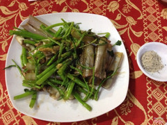 ốc móng tay xào rau muống
