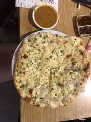 Cheese garlic naan