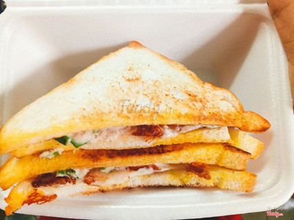 Sandwich cá ngừ phomai
