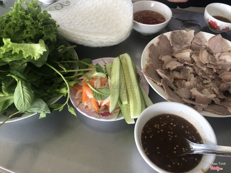 Thịt luộc cuốn bánh tránh