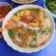 Bún riêu đậu giò 30k