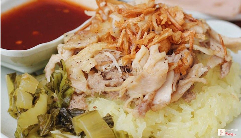 Xôi gà xé sốt cà ri cay