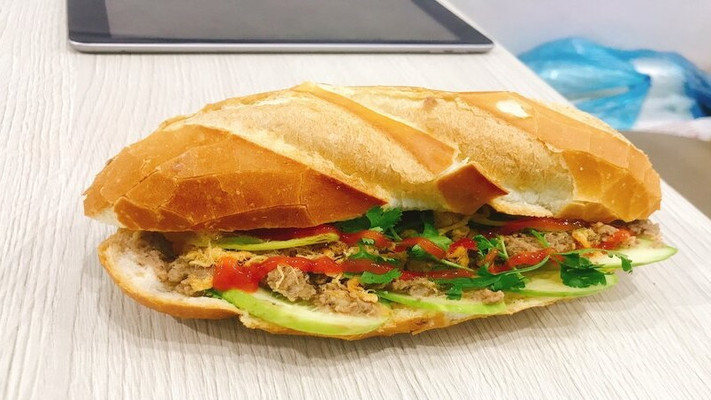 Bready Bánh Mì Tươi - Burger Đĩa Bay By Kitchen Trung Sơn