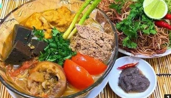 Bún Riêu Cua & Hủ Tiếu Bò Kho - Chuông Gió